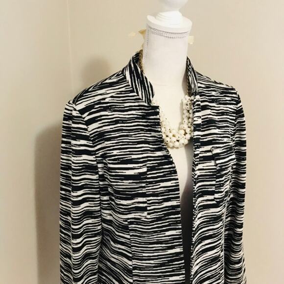 Chico’s Stretch Jacket - Picture 2 of 5